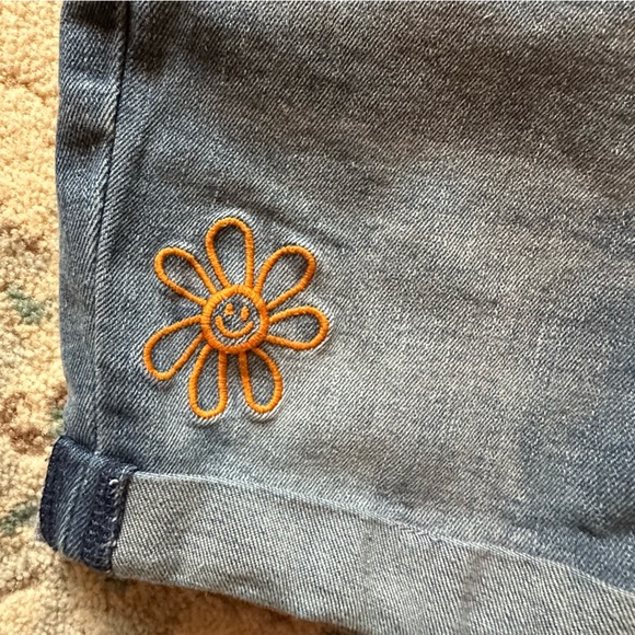 ๐3/$20๐ SO embroidered summer shorts size 8 - Picture 3 of 8